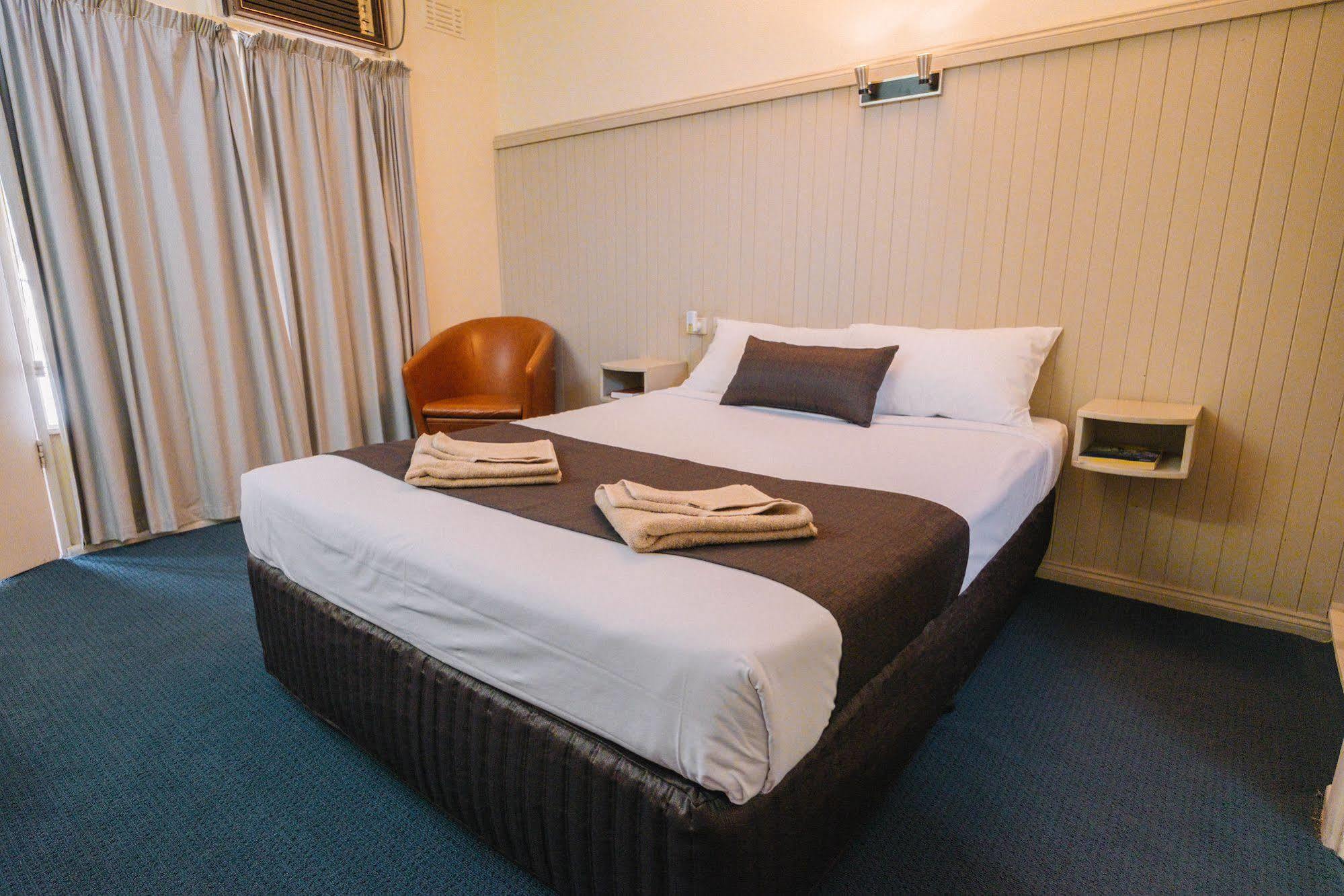 Stawell'S London Motor Inn Экстерьер фото