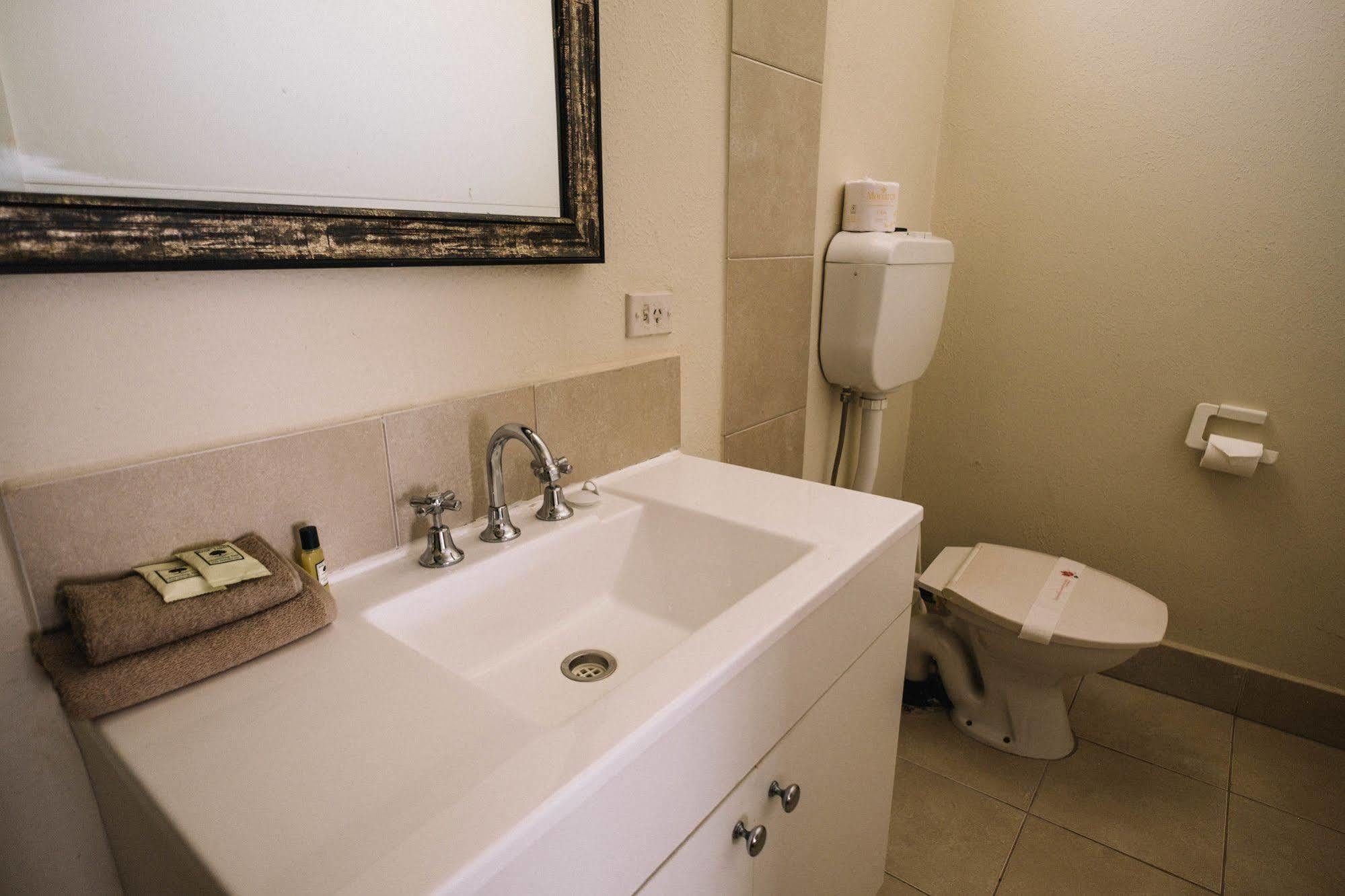 Stawell'S London Motor Inn Экстерьер фото
