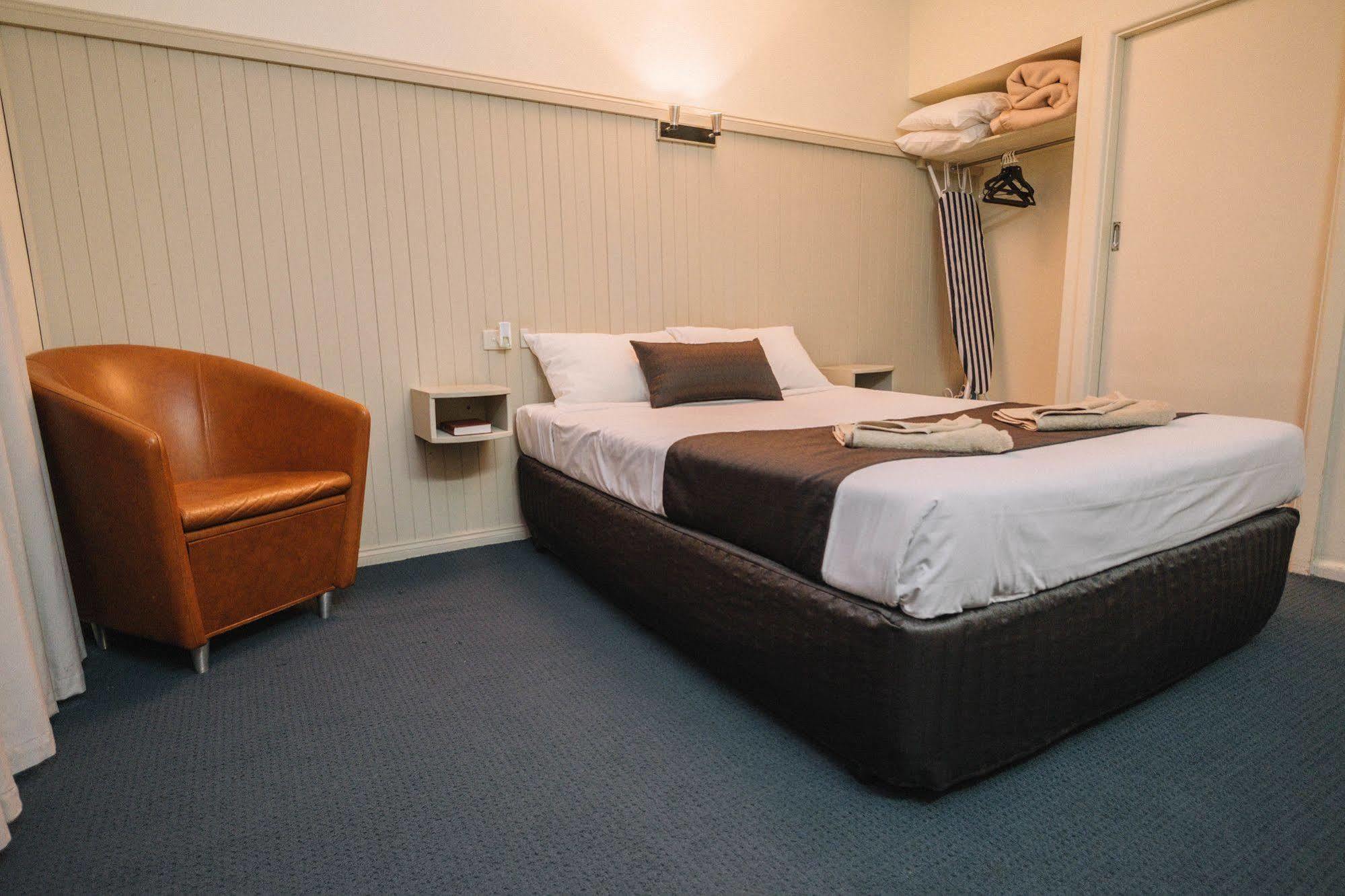 Stawell'S London Motor Inn Экстерьер фото