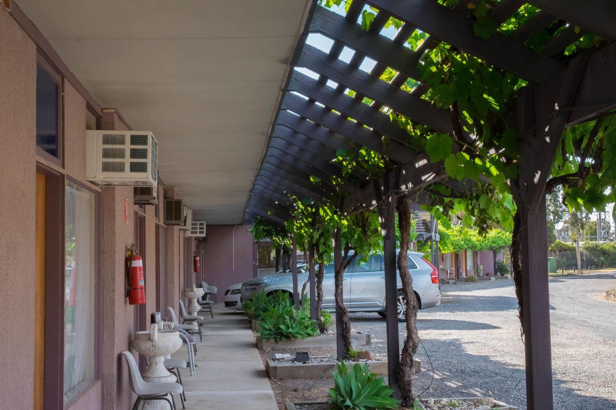 Stawell'S London Motor Inn Экстерьер фото